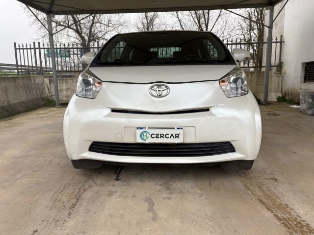 TOYOTA iQ usata, con Airbag