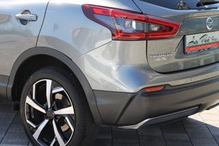 NISSAN Qashqai usata, con Fari LED