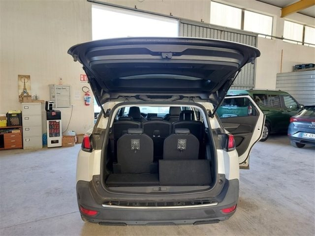 PEUGEOT 5008 usata, con Climatizzatore