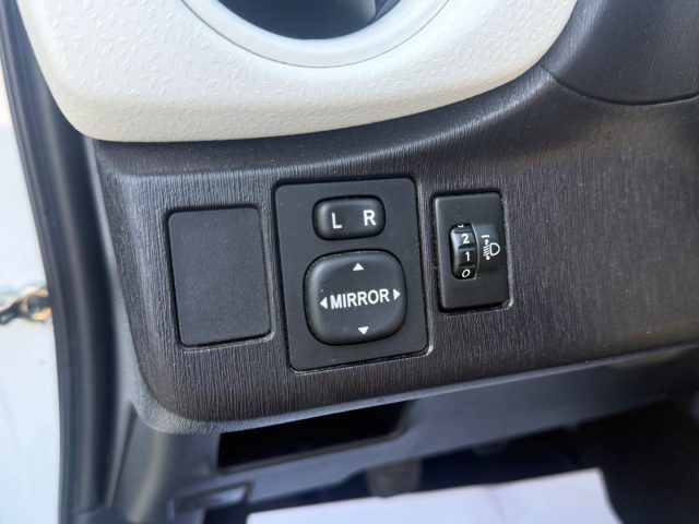 TOYOTA Yaris usata 19