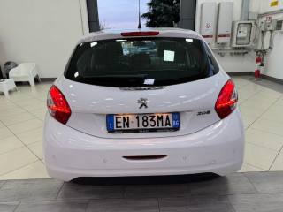 PEUGEOT 208 usata, con Autoradio
