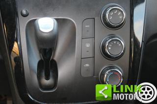 MAHINDRA KUV100 usata, con Bluetooth