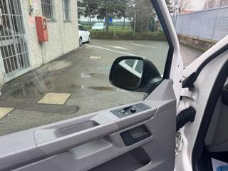 VOLKSWAGEN Caravelle usata, con Autoradio