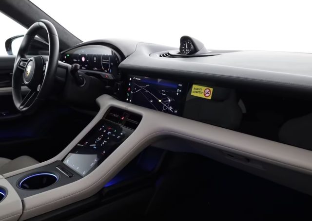 PORSCHE Taycan usata, con Controllo automatico clima