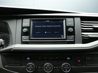 VOLKSWAGEN Caravelle usata, con USB