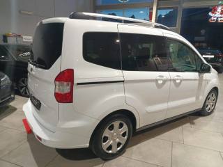 FORD Tourneo Courier usata, con Autoradio