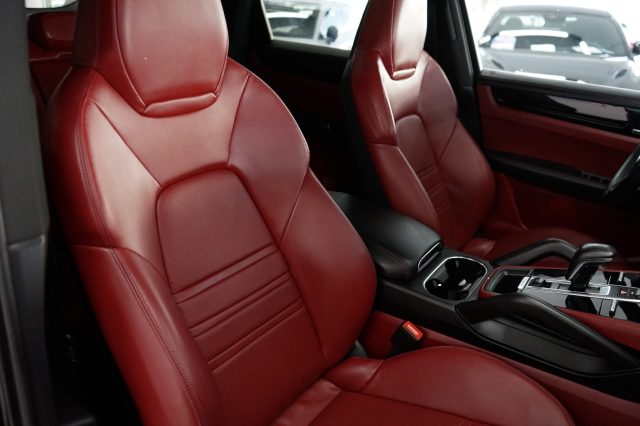 PORSCHE Cayenne usata, con Hill holder