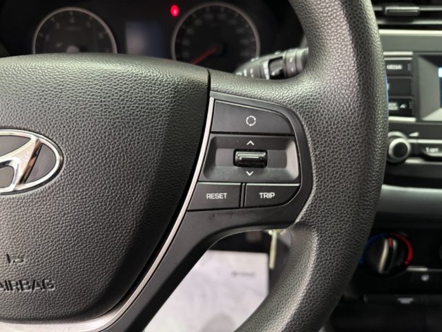 HYUNDAI i20 usata, con Specchietti laterali elettrici