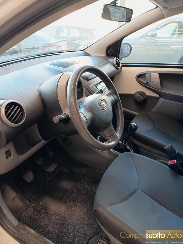 TOYOTA Aygo usata 22