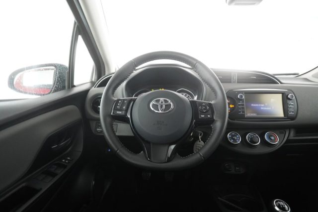 TOYOTA Yaris usata 11