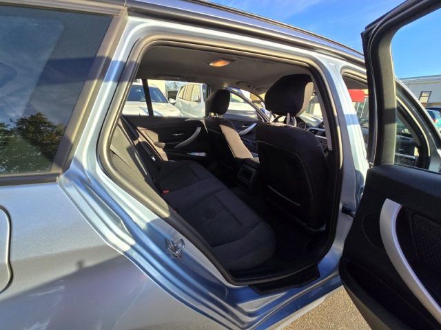 BMW 320 usata, con Bluetooth