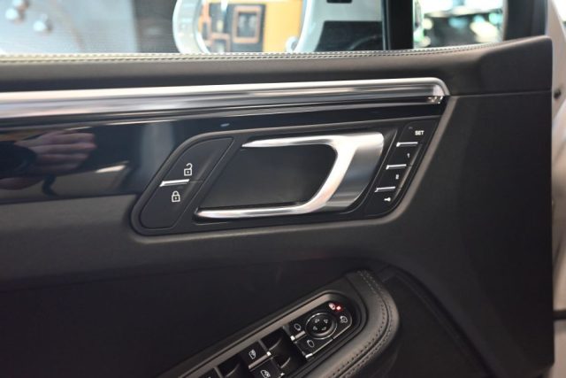PORSCHE Macan usata 40