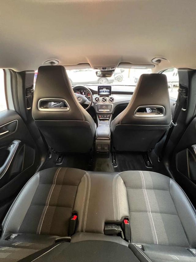 MERCEDES-BENZ GLA 180 usata, con Autoradio digitale