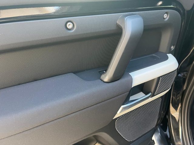 LAND ROVER Defender usata, con Bracciolo