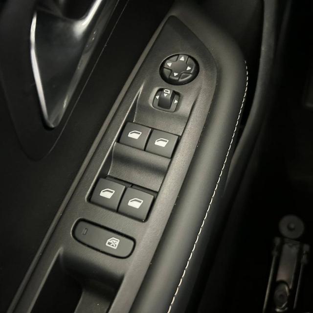 PEUGEOT 208 usata, con Controllo elettronico della corsia