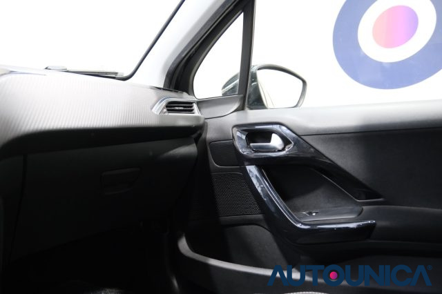 PEUGEOT 2008 usata, con Sensore di luce