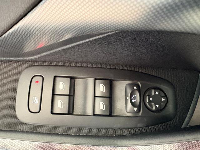 PEUGEOT 2008 usata, con Controllo automatico clima
