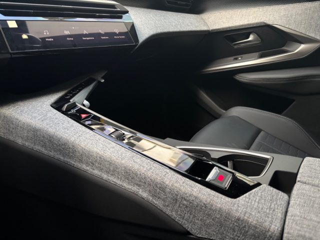 PEUGEOT 3008 usata, con Sensori di parcheggio posteriori