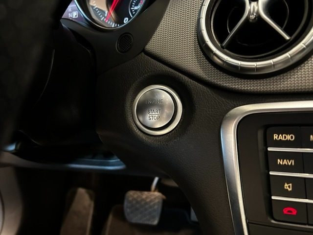 MERCEDES-BENZ CLA 200 usata, con Volante in pelle