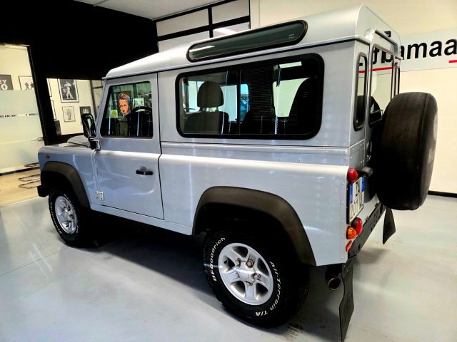 LAND ROVER Defender usata, con Autoradio
