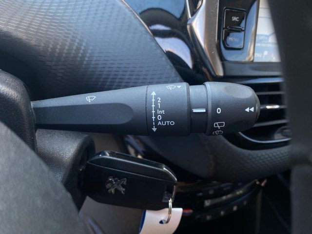 PEUGEOT 2008 usata, con Specchietti laterali elettrici