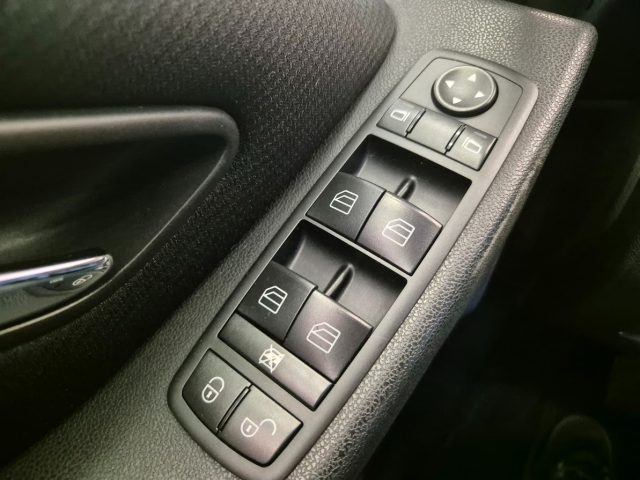 MERCEDES-BENZ A 150 usata, con Specchietti laterali elettrici