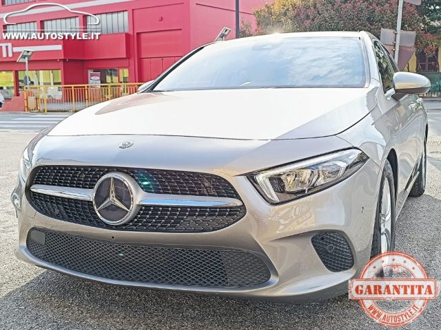MERCEDES-BENZ A 180 usata, con Sensori di parcheggio anteriori