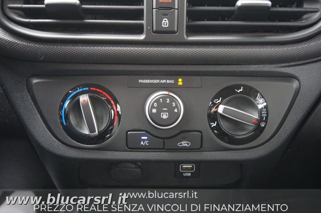 HYUNDAI i10 usata 16