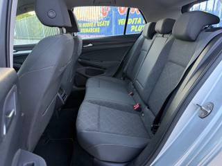 VOLKSWAGEN Golf usata, con Airbag testa