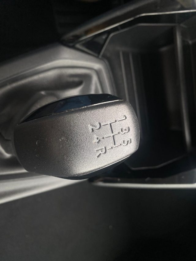 PEUGEOT 208 usata, con Sedile posteriore sdoppiato