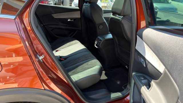PEUGEOT 3008 usata, con Telecamera per parcheggio assistito