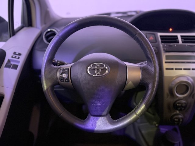 TOYOTA Yaris usata 14