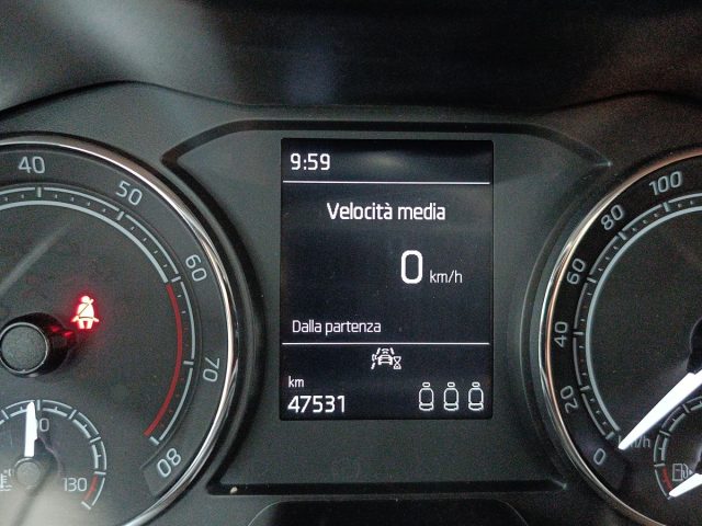 SKODA Kamiq usata, con Sedile posteriore sdoppiato