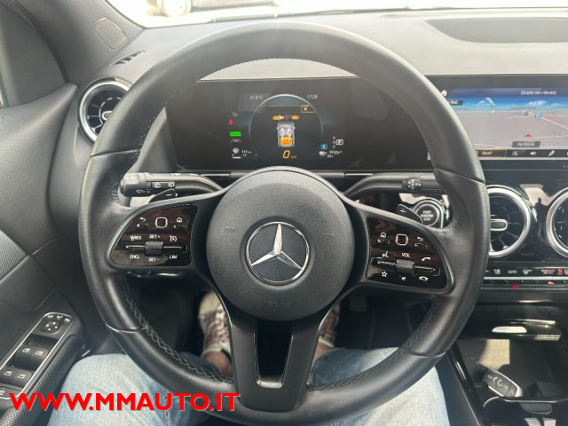 MERCEDES-BENZ GLA 250 usata, con Touch screen