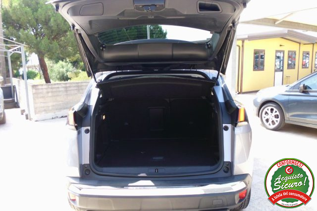 PEUGEOT 3008 usata, con Sensori di parcheggio anteriori