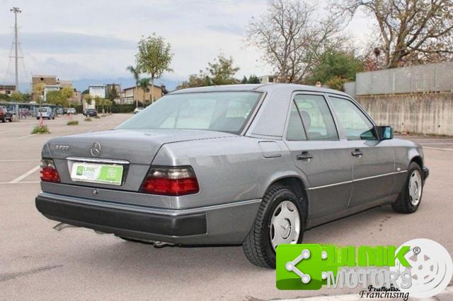 MERCEDES-BENZ E 200 usata, con Airbag Passeggero