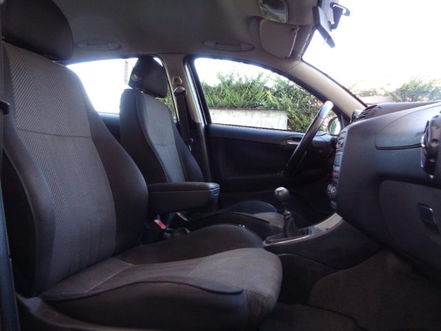 ALFA ROMEO 147 usata, con Controllo automatico clima