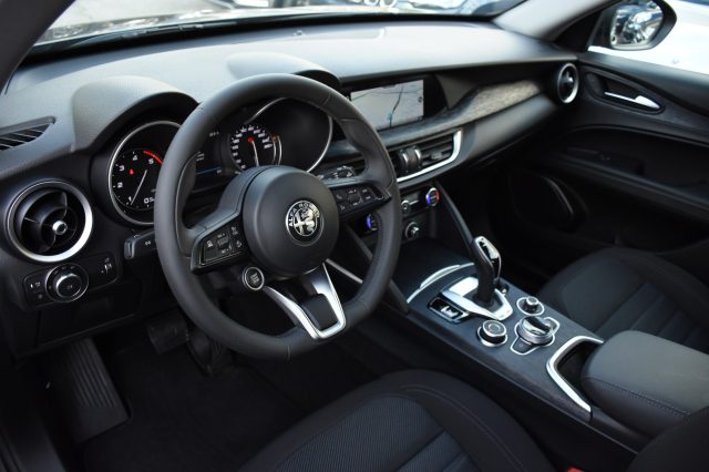 ALFA ROMEO Stelvio usata, con Alzacristalli elettrici