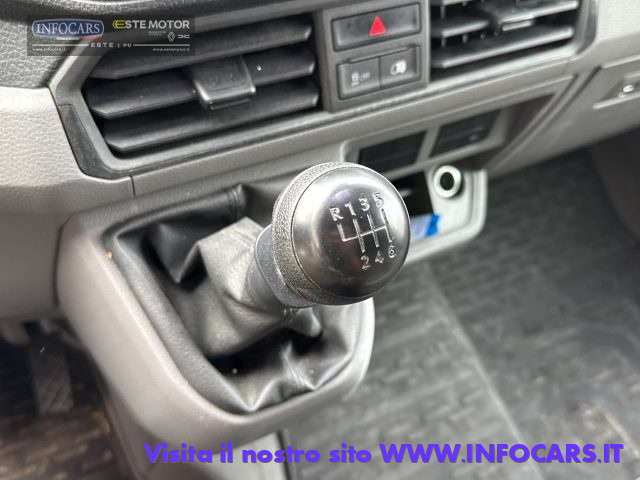 VOLKSWAGEN Crafter usata, con USB