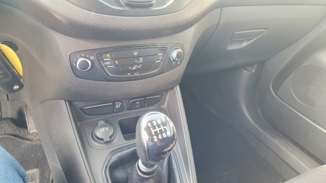 FORD Transit Courier usata, con Autoradio digitale