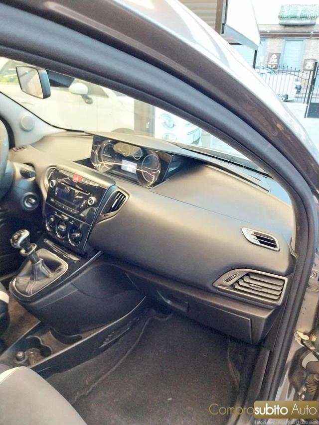 LANCIA Ypsilon usata, con Park Distance Control