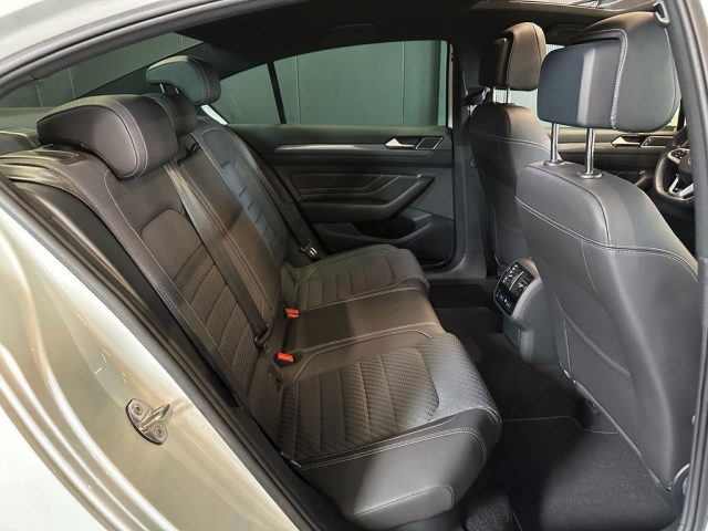 VOLKSWAGEN Passat usata, con USB