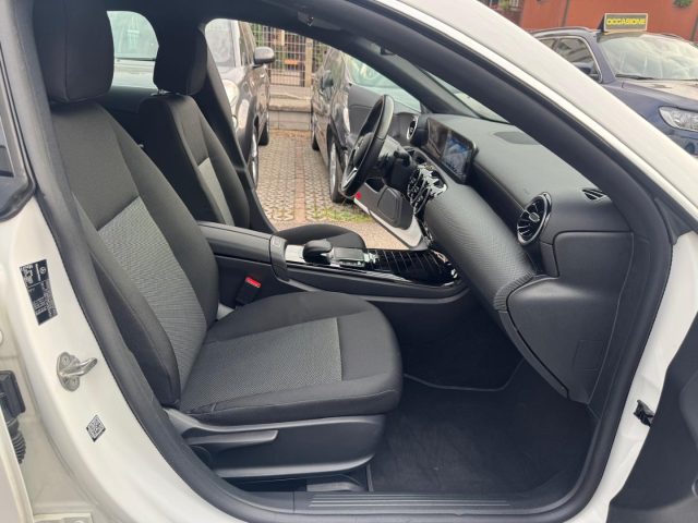 MERCEDES-BENZ CLA 200 usata, con USB