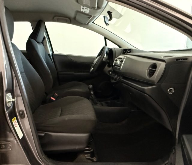 TOYOTA Yaris usata 14