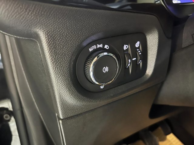 OPEL Corsa usata, con USB