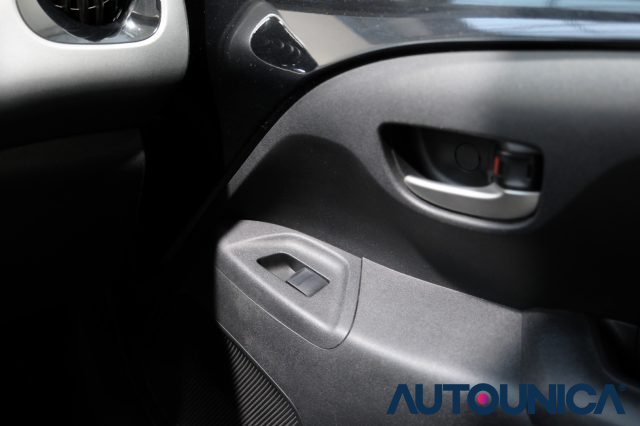 TOYOTA Aygo usata, con Sensore di luce