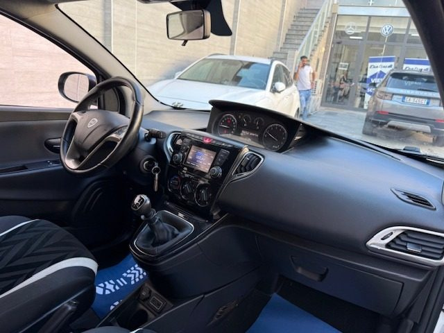 LANCIA Ypsilon usata, con Autoradio
