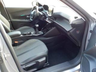 PEUGEOT 2008 usata, con Sistema di navigazione
