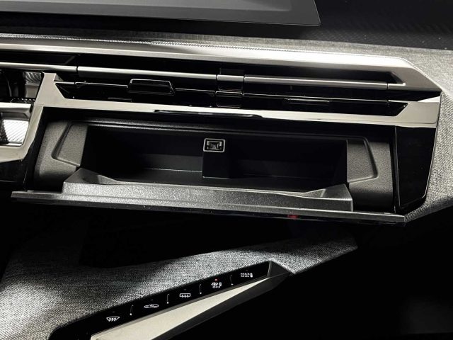 PEUGEOT 5008 usata, con Telecamera per parcheggio assistito