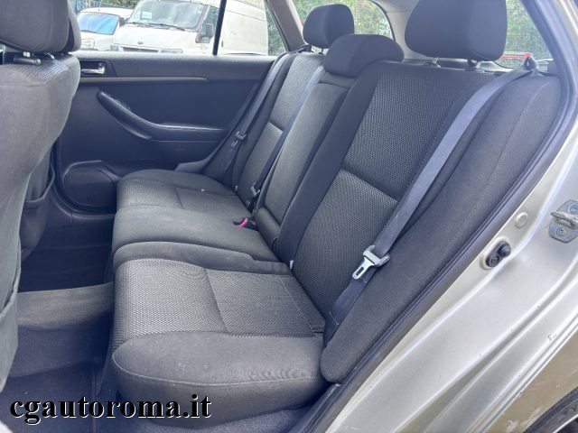 TOYOTA Avensis usata, con ESP